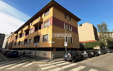 Monolocale arredato con terrazzino