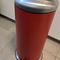 MJÖSA Cestino pattumiera a pedale, rosso 30 litri