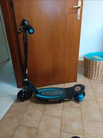 Monopattino elettrico Razor + casco e protezioni