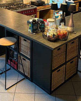 Penisola per cucina composta da top e Kallax Ikea