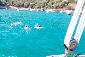 Catamarano a vela nel Golfo dei Poeti-day cruise