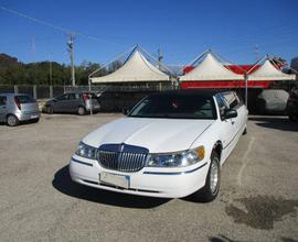 LINCOLN Town Car Limousine