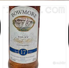Bottiglia di whisky bowmore 17 years old