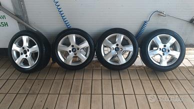 4 pneumatici per Ford Fiesta V 195 50 R15 82V 