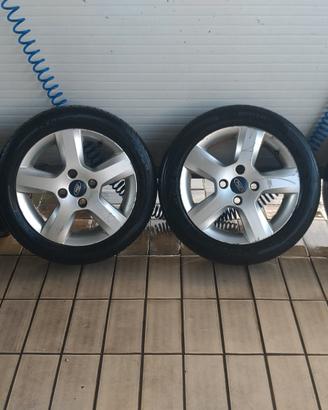 4 pneumatici per Ford Fiesta V 195 50 R15 82V 