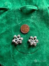 Orecchini lobo modello fiore