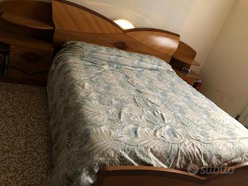 Letto matrimoniale con comodini e comò completa