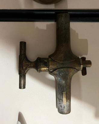 rubinetto in ottone vintage industriale