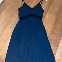 Vestito blu con pizzo nero