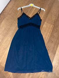 Vestito blu con pizzo nero