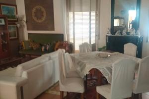 Casa semi singola 3 piani con terrazzo e cortile