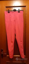pantaloni fucsia senza cintura e tasche finte