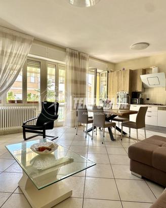 AMPIO APPARTAMENTO RISTRUTTURATO CON GARAGE
