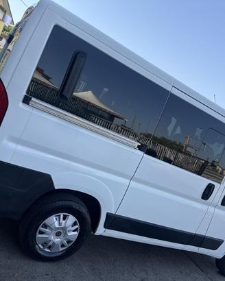 PEUGEOT Boxer 330 BlueHDi 140 premium