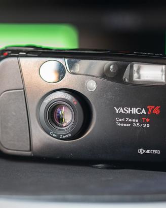 fotocamera compatta  35mm YASHICA T4
