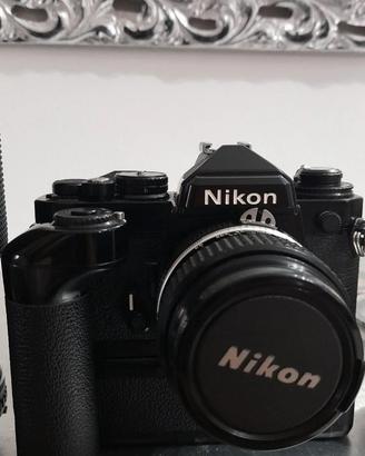 macchina fotografica  Nikon FE2 nera