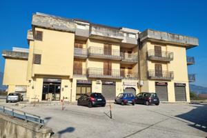 Locale deposito di mq 900