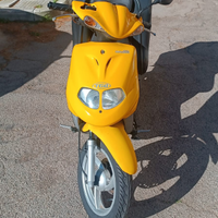 Scooter 50cc con baule riscaldato porta vivande