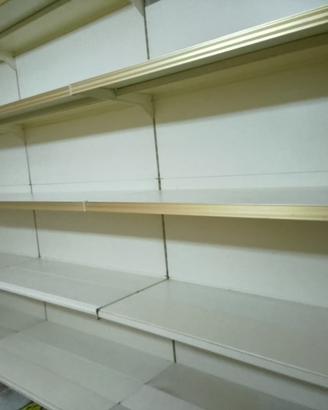 Scaffali in metallo per attività
