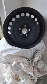 4 cerchi in ferro 16" Ford con copricerchi