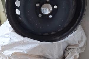 4 cerchi in ferro 16" Ford con copricerchi