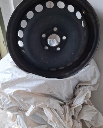 4 cerchi in ferro 16" Ford con copricerchi
