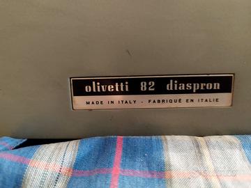 Macchina da scrivere Olivetti 82