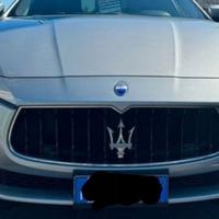 Parte anteriore completa della Maserati Ghibli 201