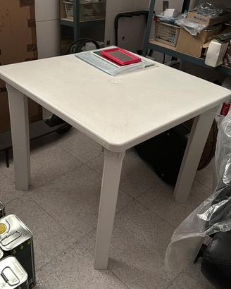 Tavolo con 4 sedie da esterno interno