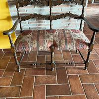 Divanetto antico in legno