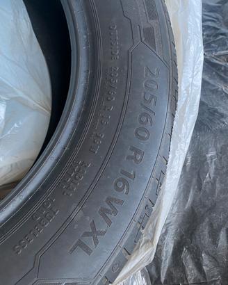 4 gomme usate poco.. Rinforzate