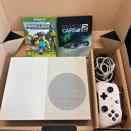 Xbox One S 500GB con controller e 2 giochi