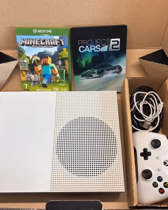 Xbox One S 500GB con controller e 2 giochi