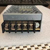 Alimentatore 12V 1,3A