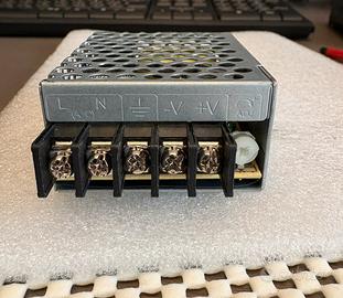 Alimentatore 12V 1,3A