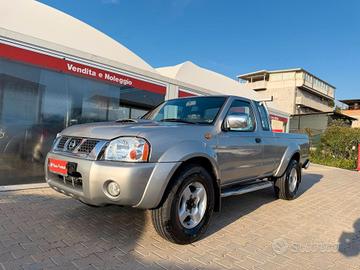 Nissan King Cab 2.5 Diesel 2 porte con gancio di t