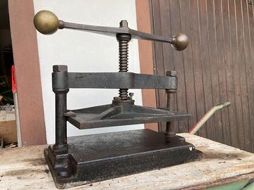 pressa per rilegare