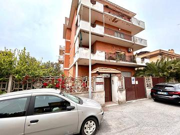 Acilia centro-appartamento con giardino