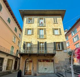 Lovere in zona di elevato passaggio