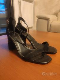 Bershka Sandali col tacco 39 per donne/Heeled sand