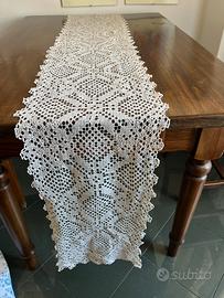 Antico runner in macrame’ di cotone cm 40x212