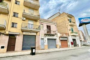 3 LOCALI A PALERMO