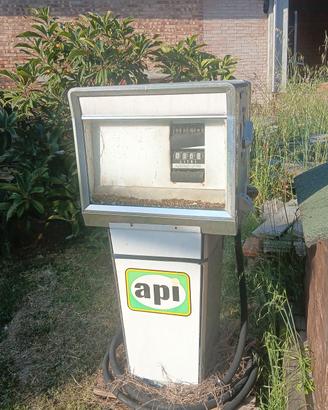 vecchio distributore di gasolio 