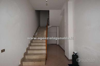 Casa singola di 100mq con 70mq locale commerciale
