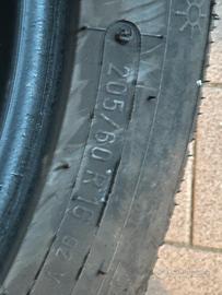 2 gomme auto 205/60 R16
