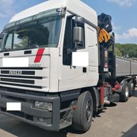 Iveco Eurostar con gru
