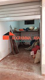 TORVAjANICA VIA RUMENiA BOX AUTO 14 MQ