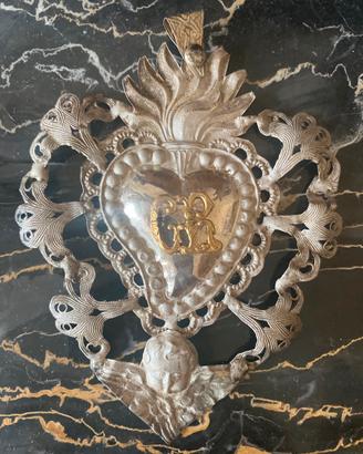 Antico pendente a forma di cuore in filigrana