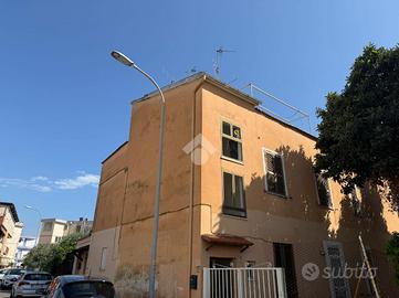 2 LOCALI A TERRACINA