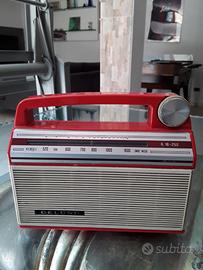 radio portatile Geloso rossa anni 60